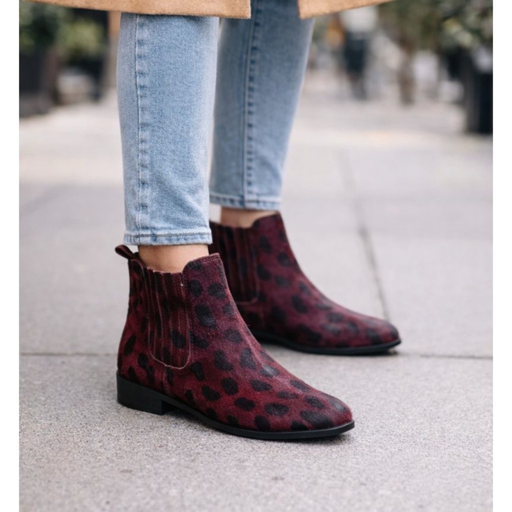 NWT Vince Camuto Stylish Chelsea boots Leopard Print Ankle Boots size7